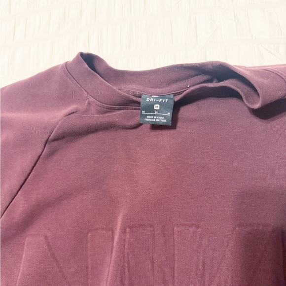 Nike Embossed Versa Crew Pullover Sweatshirt Burgundy Maroon Wine Size Medium - Picture 3 of 5